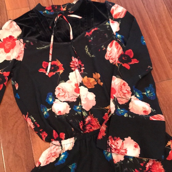 Floral blouse - Picture 2 of 5